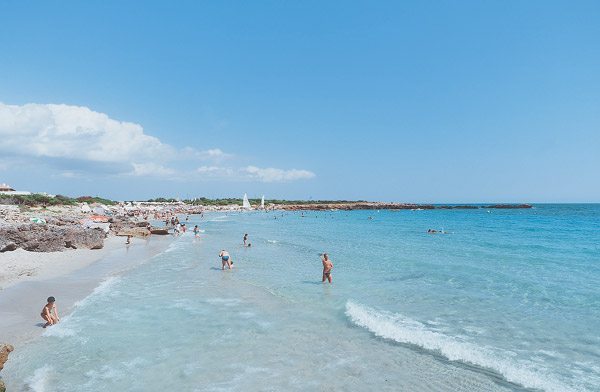 Schwimmen am Strand von Son Xoriguer, Menorca