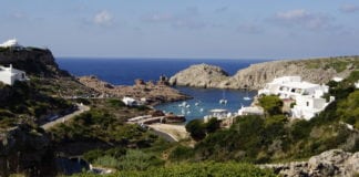 Cala Morell – Prähistorische Höhlen und Schnorchelparadies